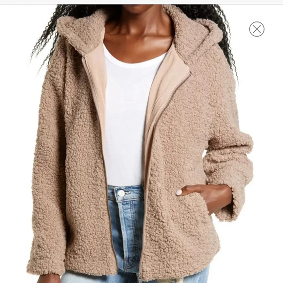 Hooded Teddy Bear Jacket
ALL IN FAVOR Size Large NWT - Picture 1 of 6